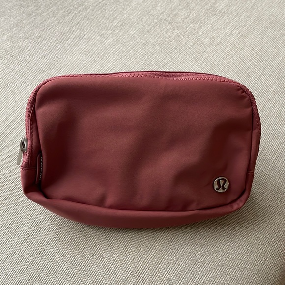 lululemon athletica Handbags - BNWT Brier Rose EBB